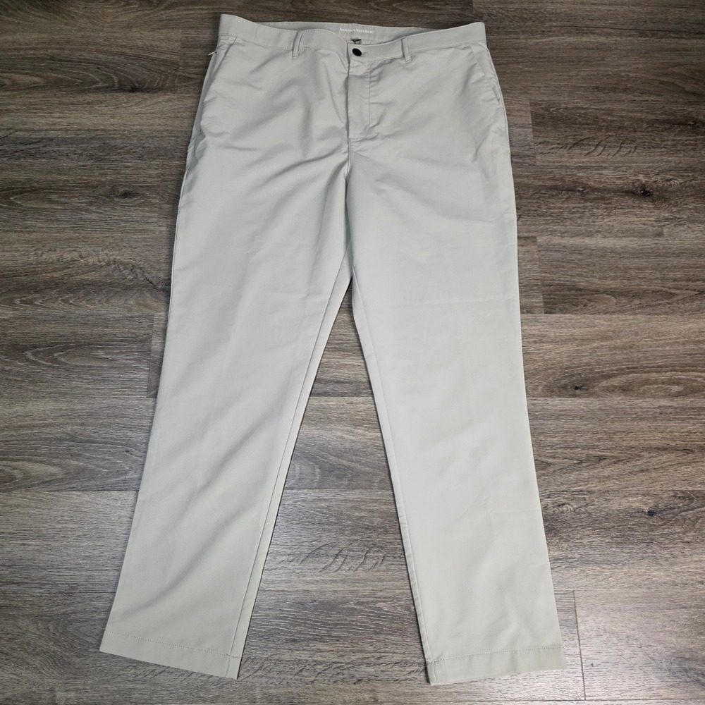 Banana Republic Mens 40x32 Core Temp Chino Pants Khaki Stone Performance Tech